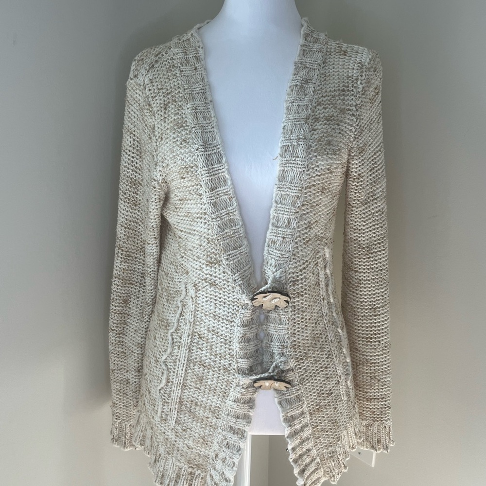 BCBG Soft cardigan with wooden flower buttons
